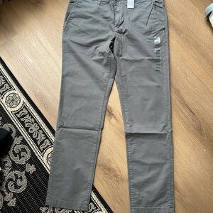 American Eagle NEW WITH TAGS Gray Chinos Smooth Cotton Casual 32x30